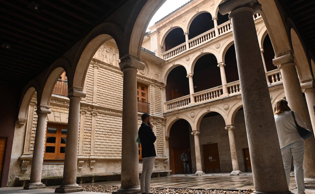 Patio del palacio del Licenciado Butrón, que acogerá el museo dedicado a Miguel Delibes.