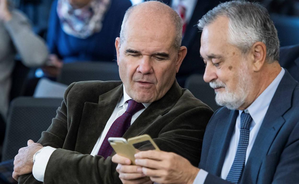 Manuel Chaves y José Antonio Griñán, durante el juicio de los ERE.