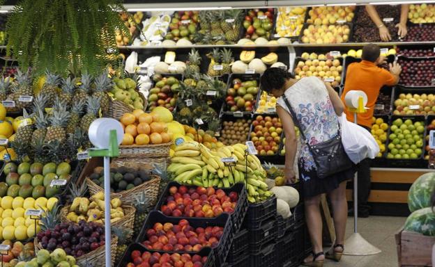 El 60% de las familias tiene dificultades con la cesta básica de la compra