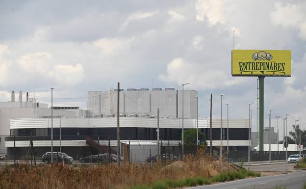 Evacuados 150 trabajadores de Quesos Entrepinares por una fuga de refrigerante