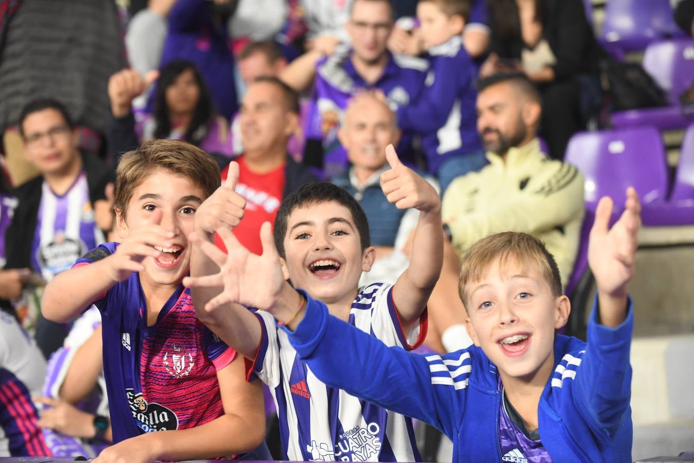 Fotos: Búscate en las fotos de la grada del Real Valladolid-Cádiz (1/4)