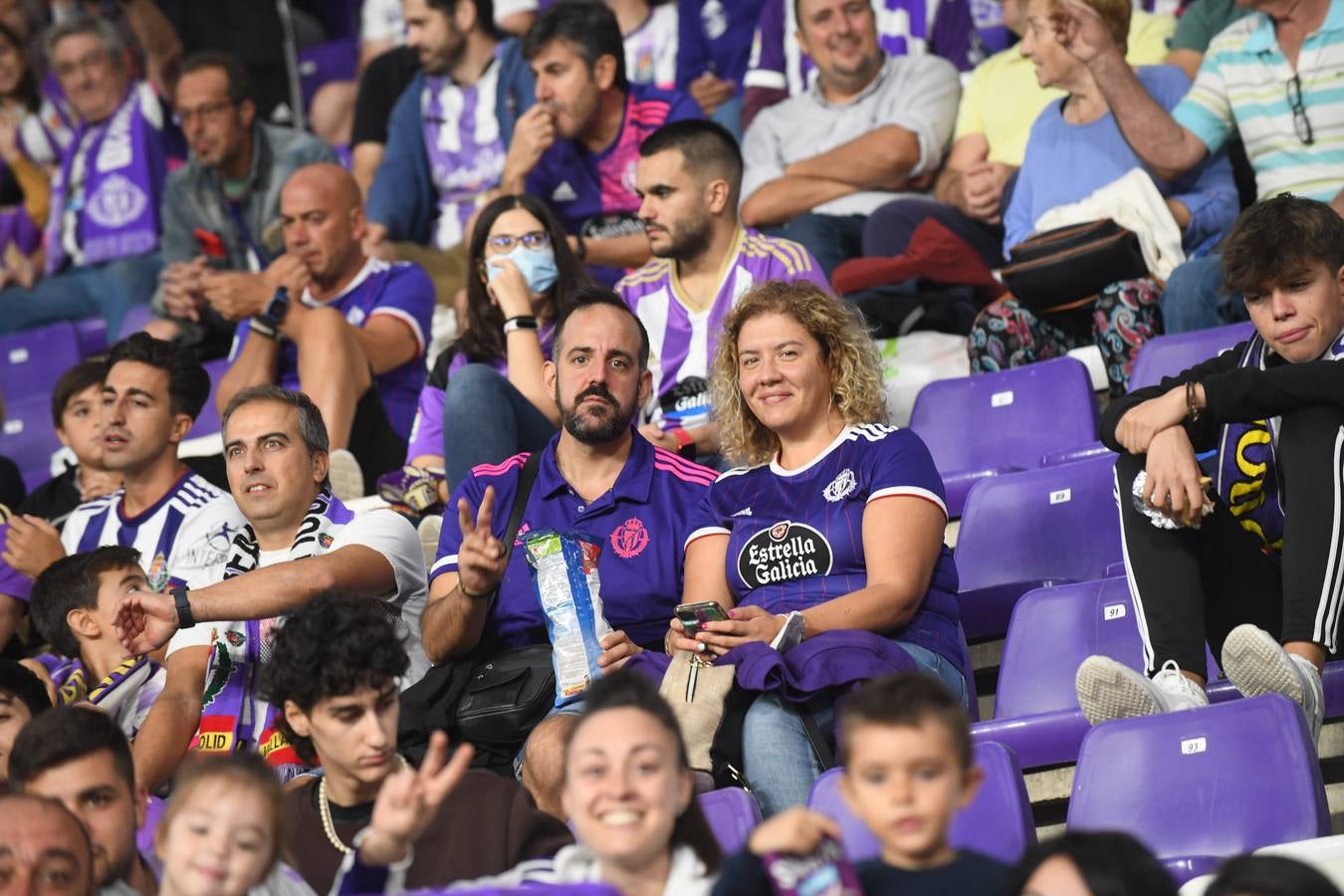 Fotos: Búscate en las fotos de la grada del Real Valladolid-Cádiz (1/4)