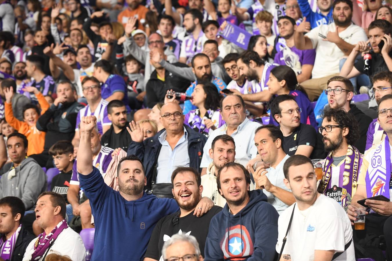 Fotos: Búscate en las fotos de la grada del Real Valladolid-Cádiz (1/4)