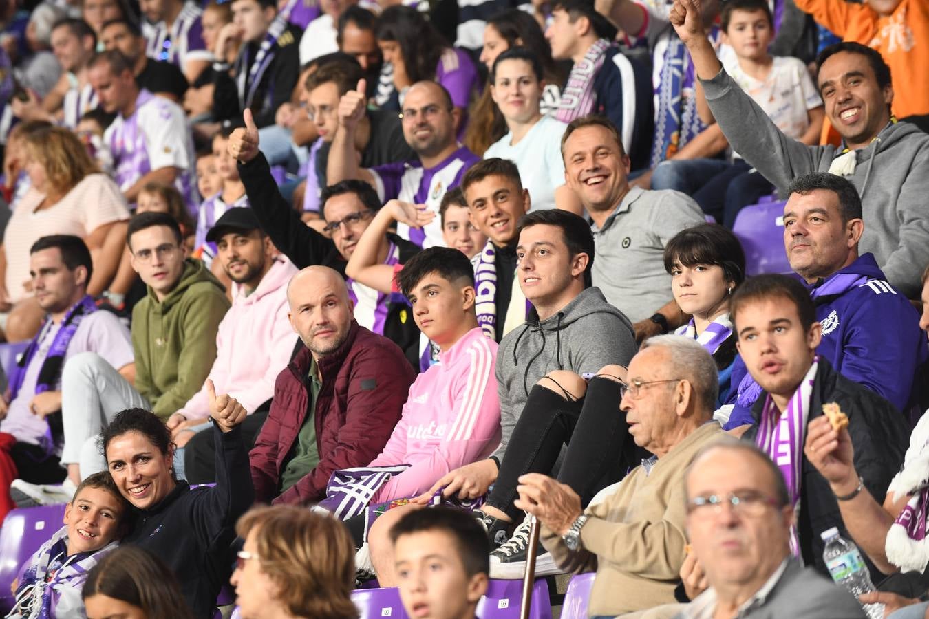 Fotos: Búscate en las fotos de la grada del Real Valladolid-Cádiz (1/4)