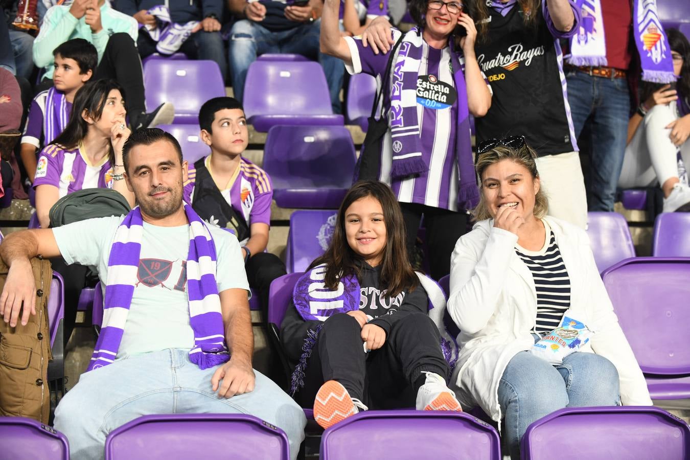 Fotos: Búscate en las fotos de la grada del Real Valladolid-Cádiz (1/4)