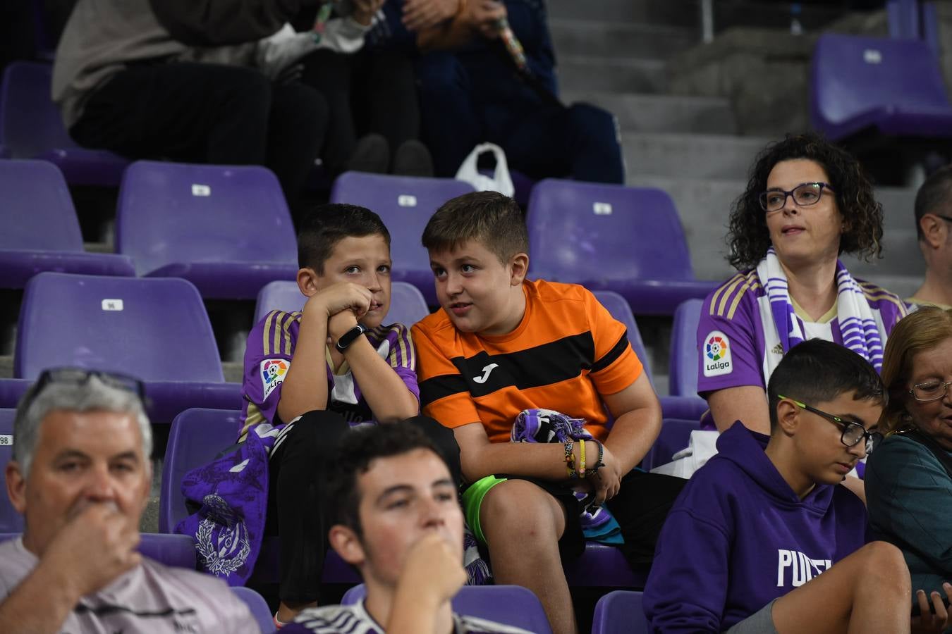 Fotos: Búscate en las fotos de la grada del Real Valladolid-Cádiz (3/4)