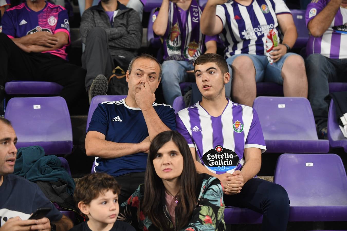 Fotos: Búscate en las fotos de la grada del Real Valladolid-Cádiz (3/4)