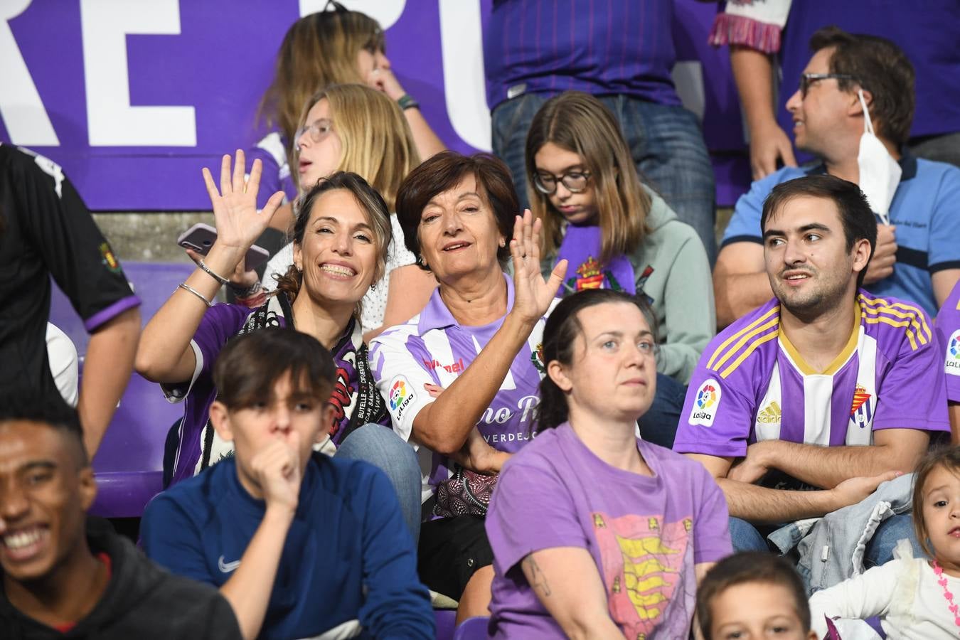 Fotos: Búscate en las fotos de la grada del Real Valladolid-Cádiz (4/4)