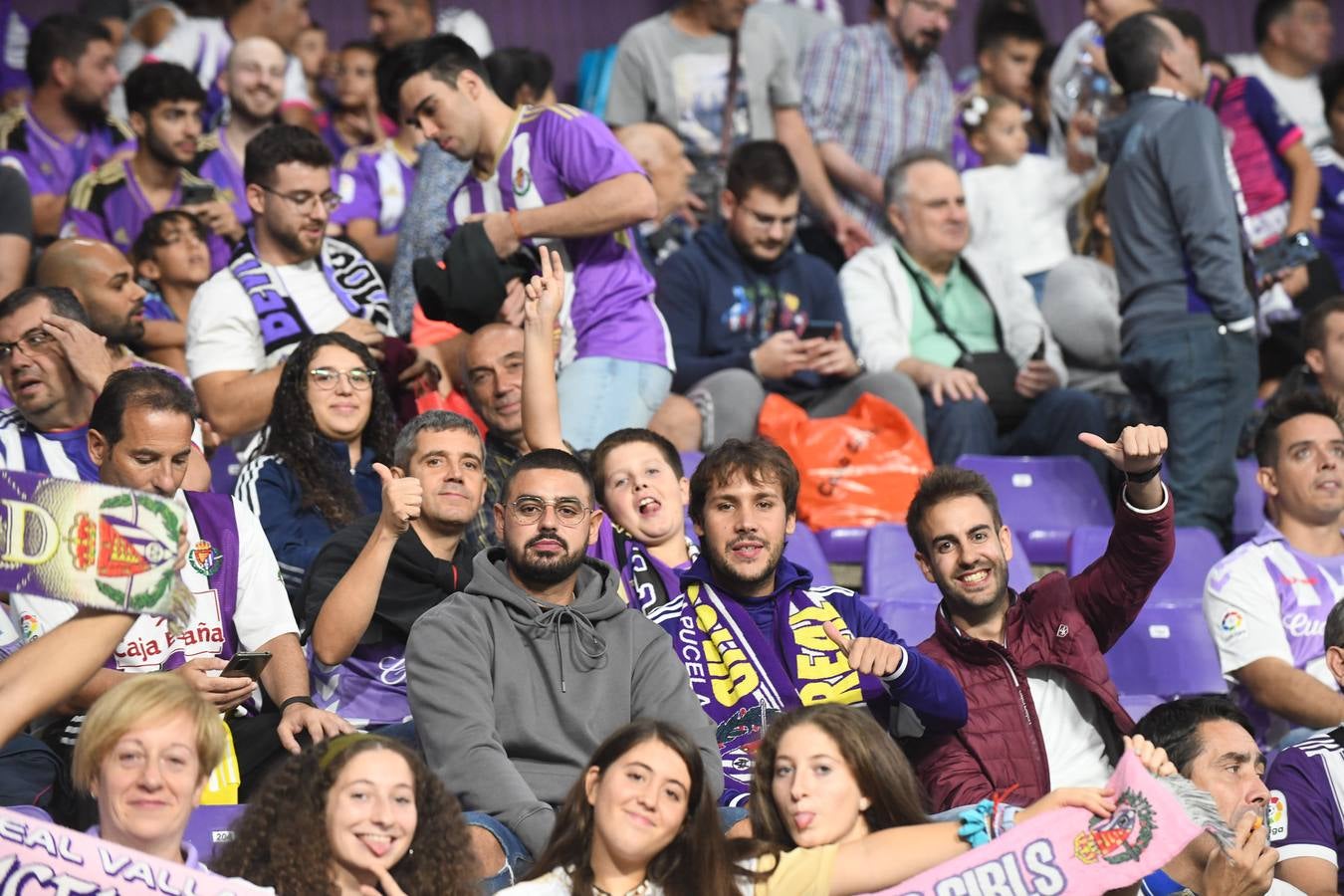 Fotos: Búscate en las fotos de la grada del Real Valladolid-Cádiz (4/4)