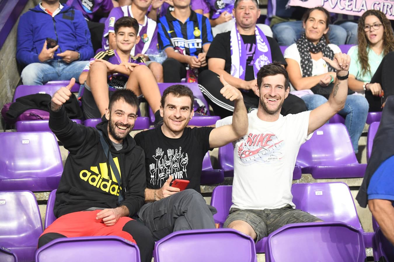 Fotos: Búscate en las fotos de la grada del Real Valladolid-Cádiz (4/4)