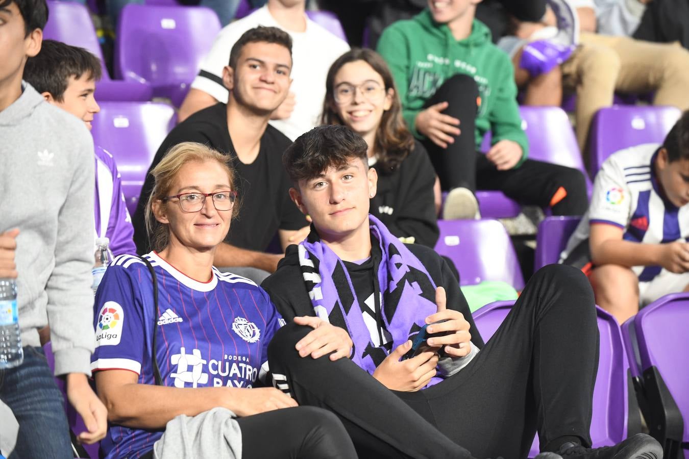 Fotos: Búscate en las fotos de la grada del Real Valladolid-Cádiz (4/4)