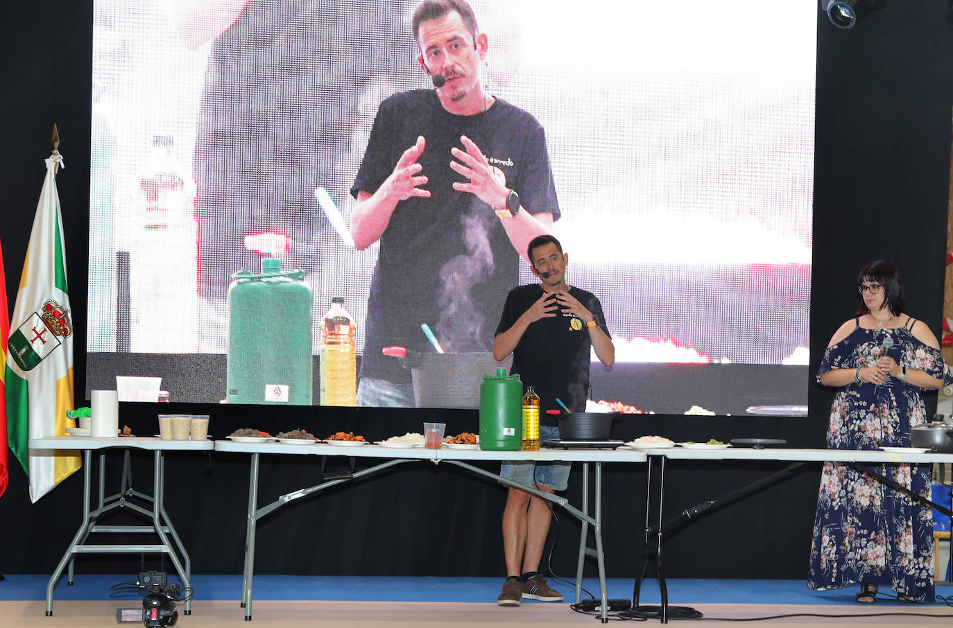 El cocinero y comunicador deleita a los espectadores preparando un arroz meloso del senyoret en directo