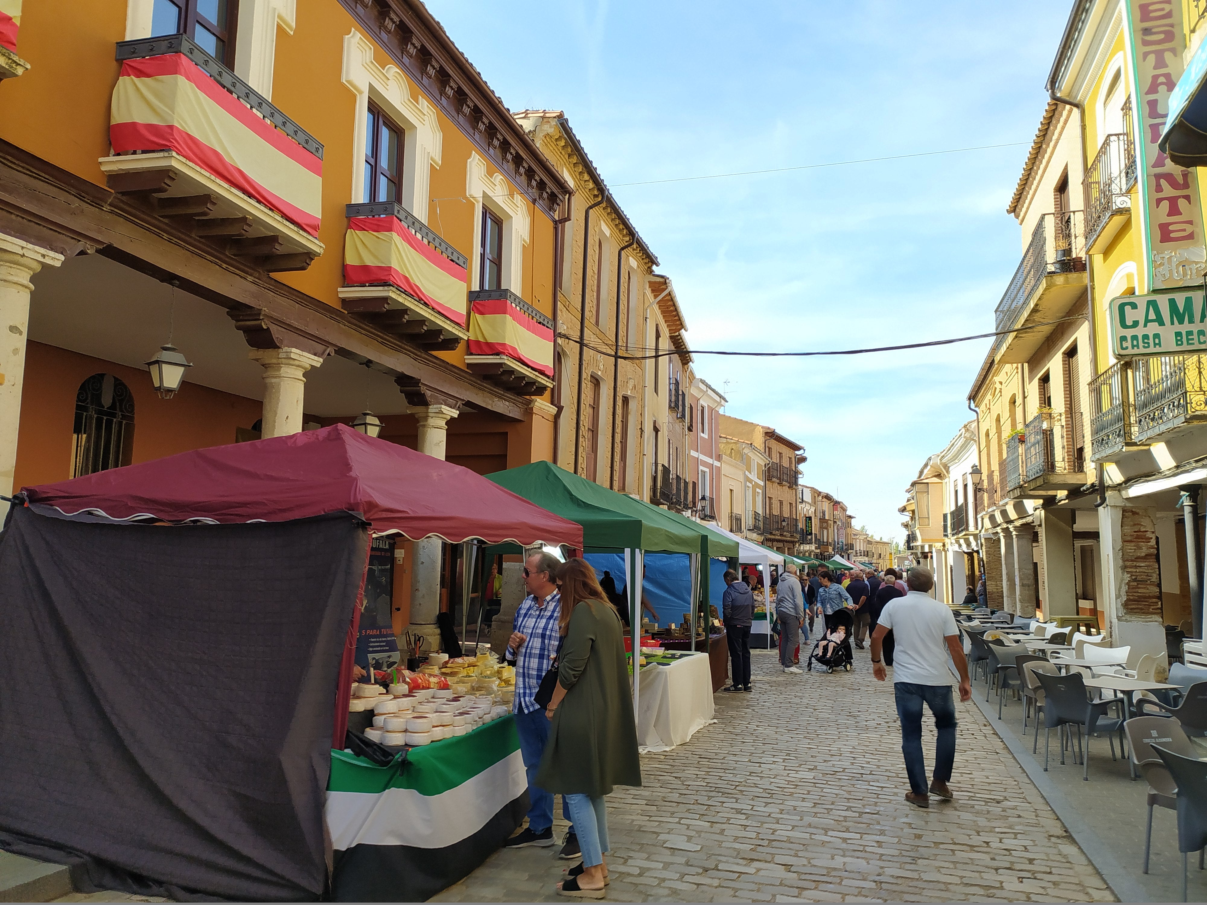 Fotos: XI edición del Mercado de Quesos de Villalón de Campos