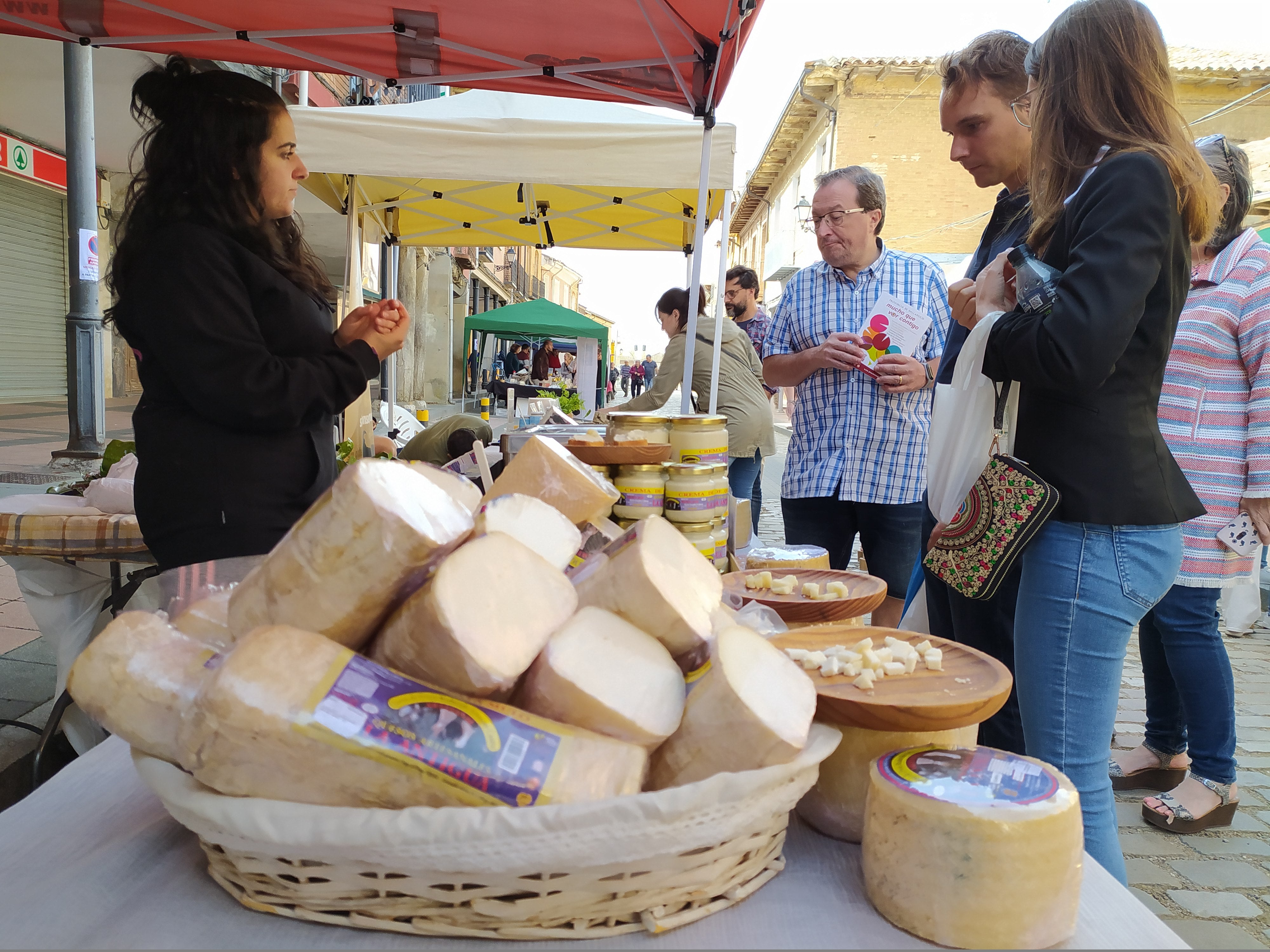 Fotos: XI edición del Mercado de Quesos de Villalón de Campos