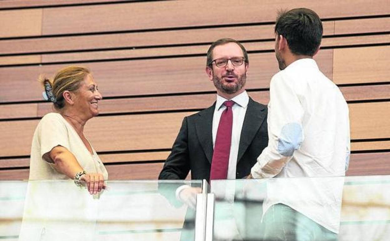 Teresa López, junto al popular Javier Maroto, cuando fueron designados senadores en 2019.