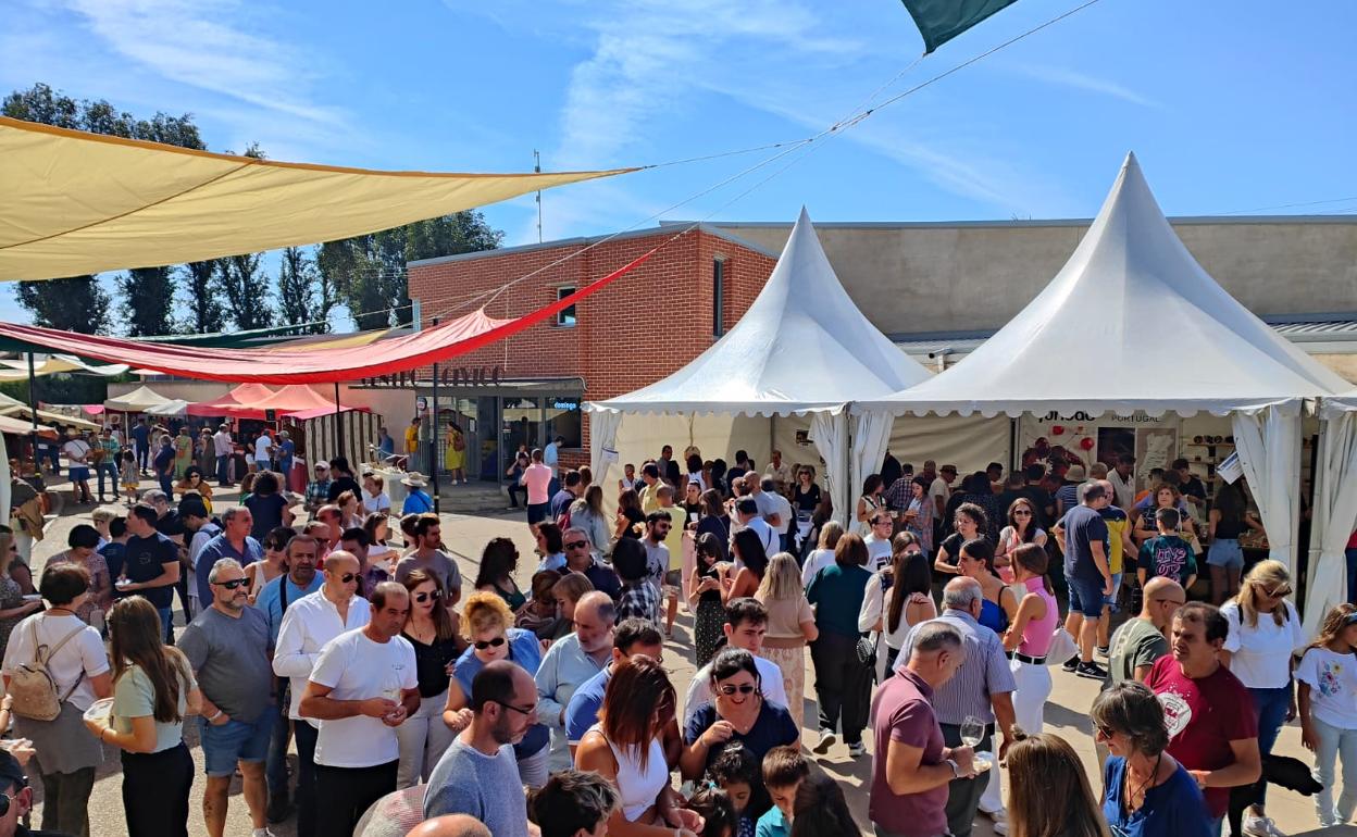 Serrada despide su I Feria Europea del Queso con éxito de público. 