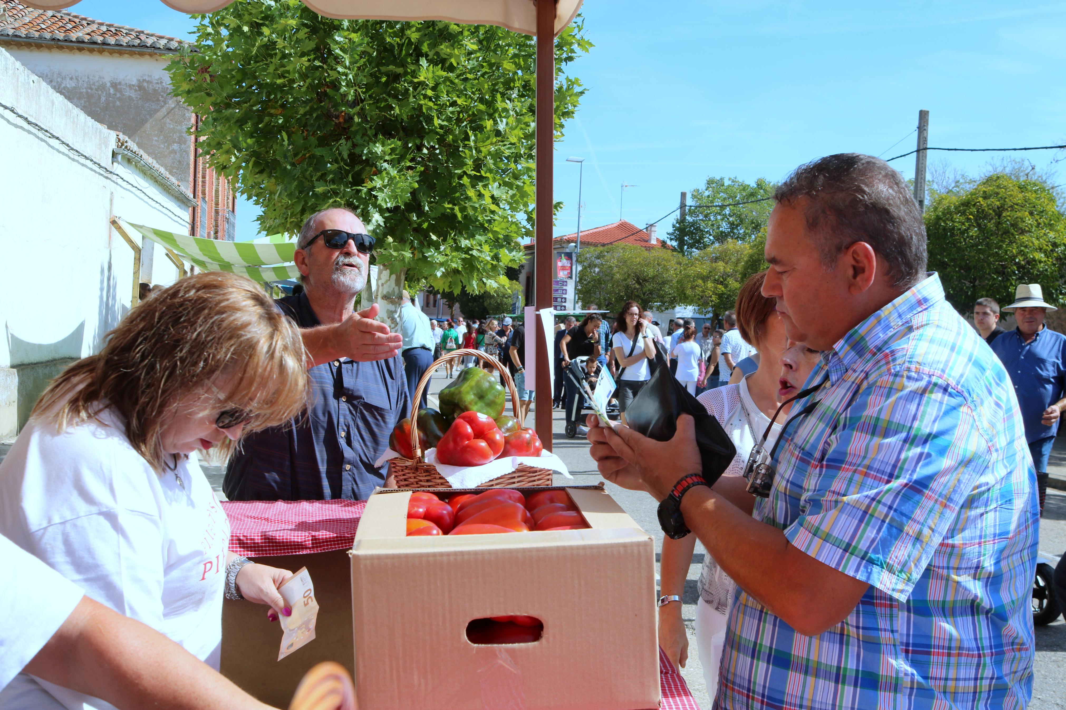 La Feria del Pimiento congregó a numeroso público durante toda la jornada