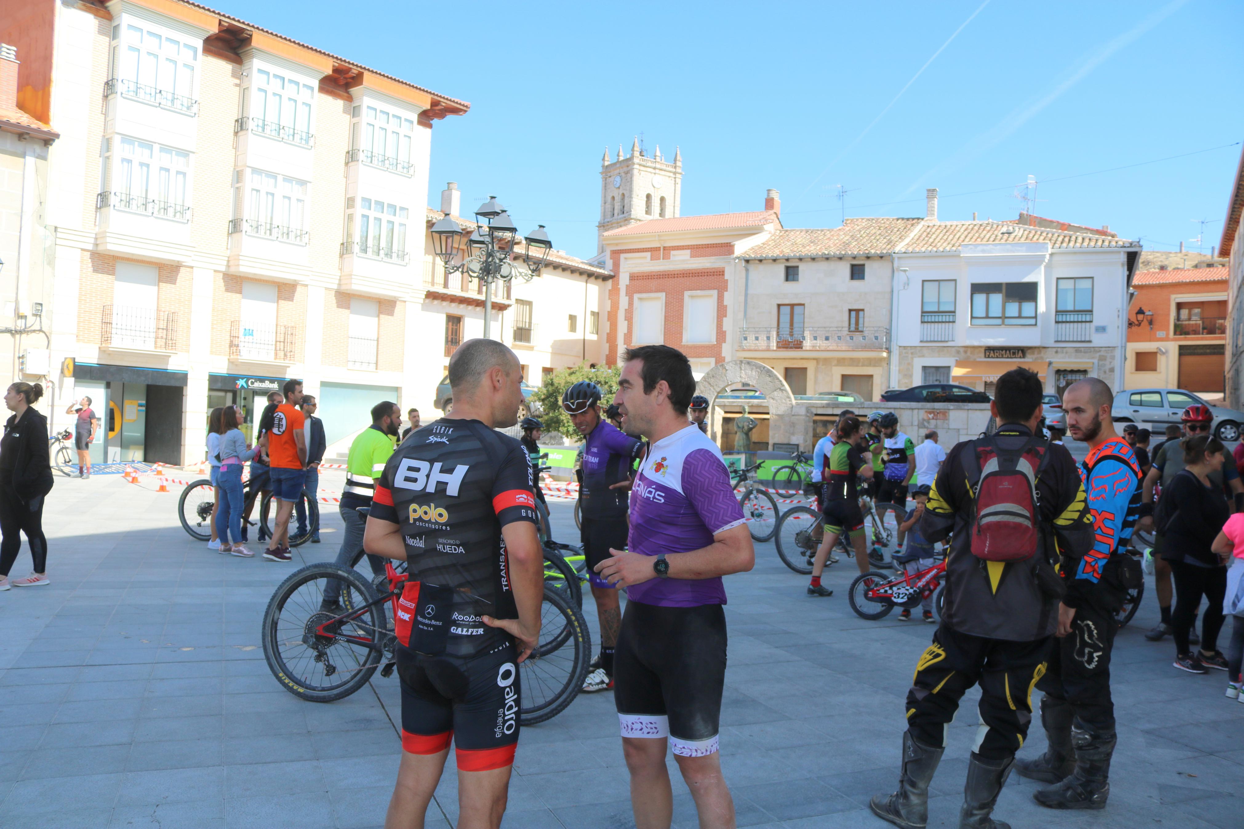 La VII Marcha Cicloturista 'Valles del Cerrato' congregó a más de un centenar de ciclistas