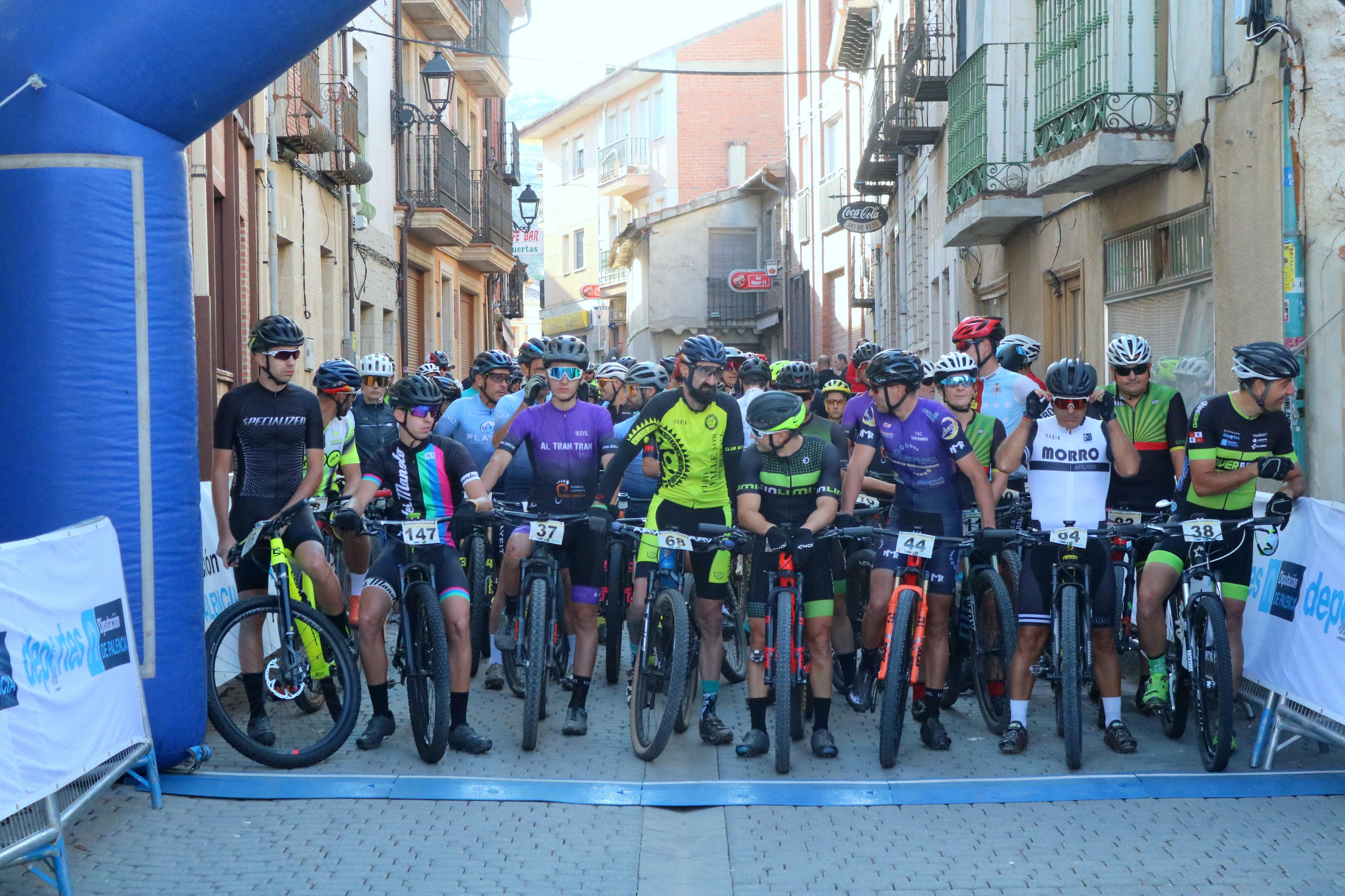 La VII Marcha Cicloturista 'Valles del Cerrato' congregó a más de un centenar de ciclistas