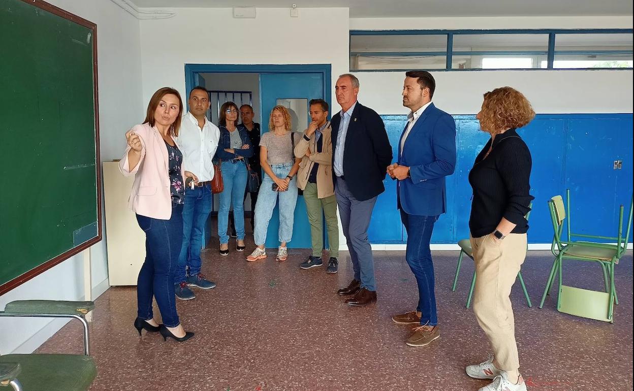 Representantes de la Junta visitaron las obras acometidas en el CEIP Teodosio El Grande de Coca. 
