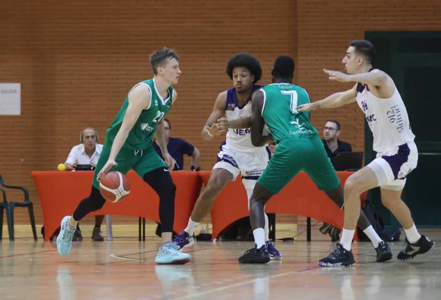 Fotos: Galería de imágenes entre el UEMC Real Valladolid y Cáceres Ciudad del Baloncesto