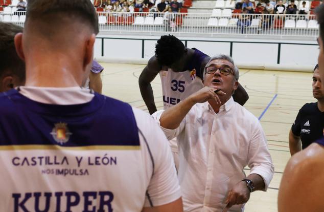 Fotos: Galería de imágenes entre el UEMC Real Valladolid y Cáceres Ciudad del Baloncesto