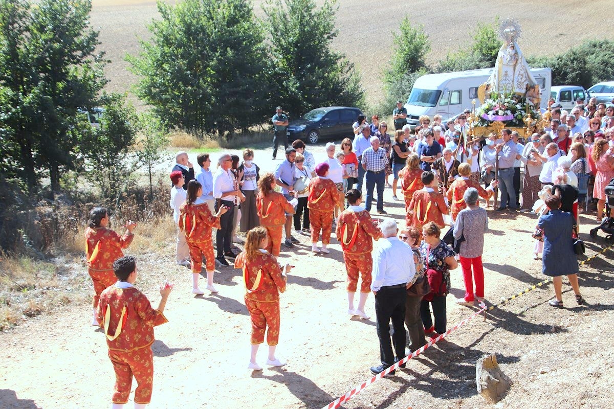 Torquemada se vuelca con la Virgen de Valdesalce en una romería multitudinaria