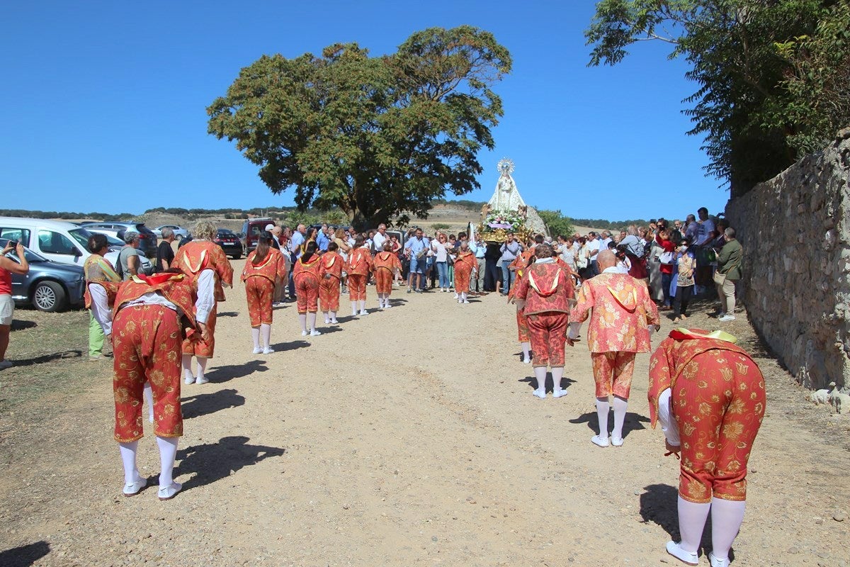 Torquemada se vuelca con la Virgen de Valdesalce en una romería multitudinaria