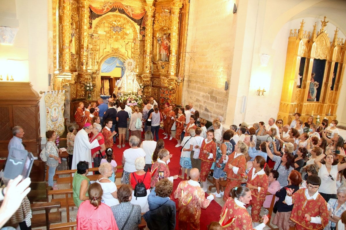 Torquemada se vuelca con la Virgen de Valdesalce en una romería multitudinaria