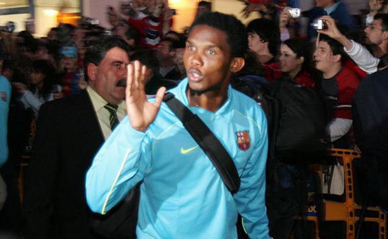 Samuel Eto'o en su etapa de futbolista en el FC Barcelona. 