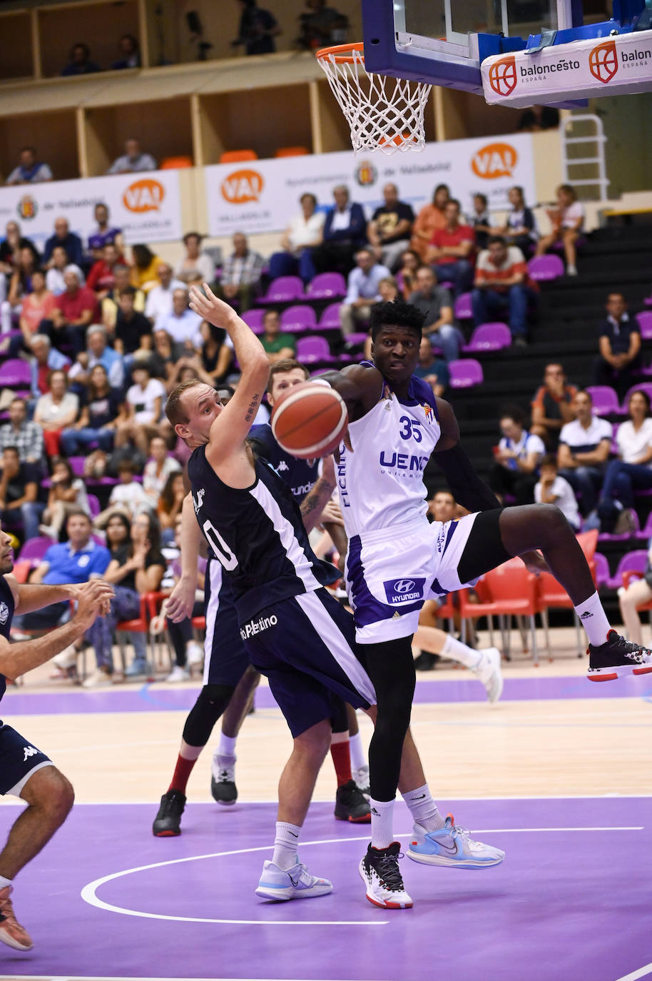 Fotos: El partido entre el Pucela Basket y el Zunder Palencia