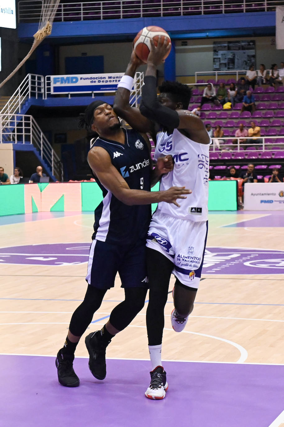 Fotos: El partido entre el Pucela Basket y el Zunder Palencia