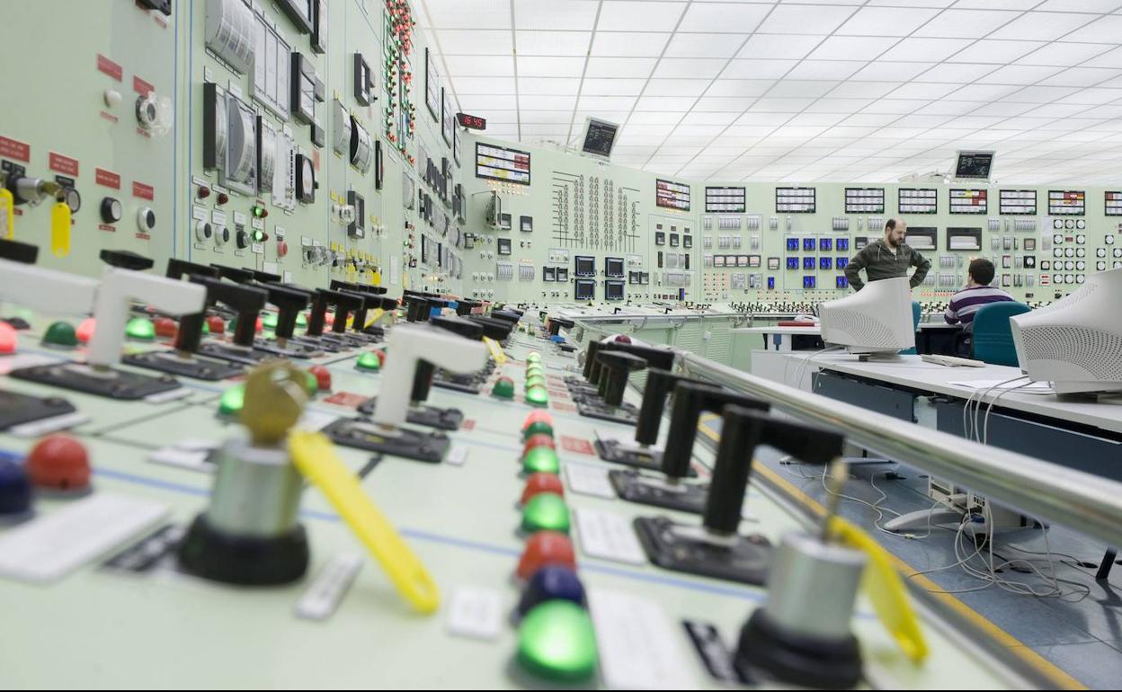 Instalaciones del interior de la central nuclear de Santa María de Garoña, cuando estaba en funcionamiento.