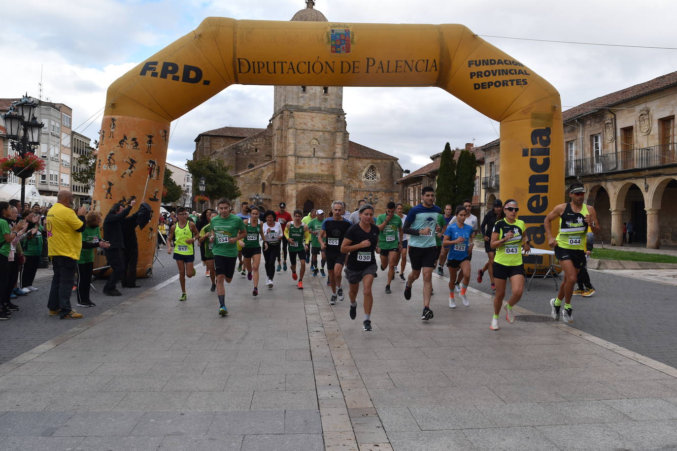 Fotos: Aguilar de Campoo se mueve contra el cáncer