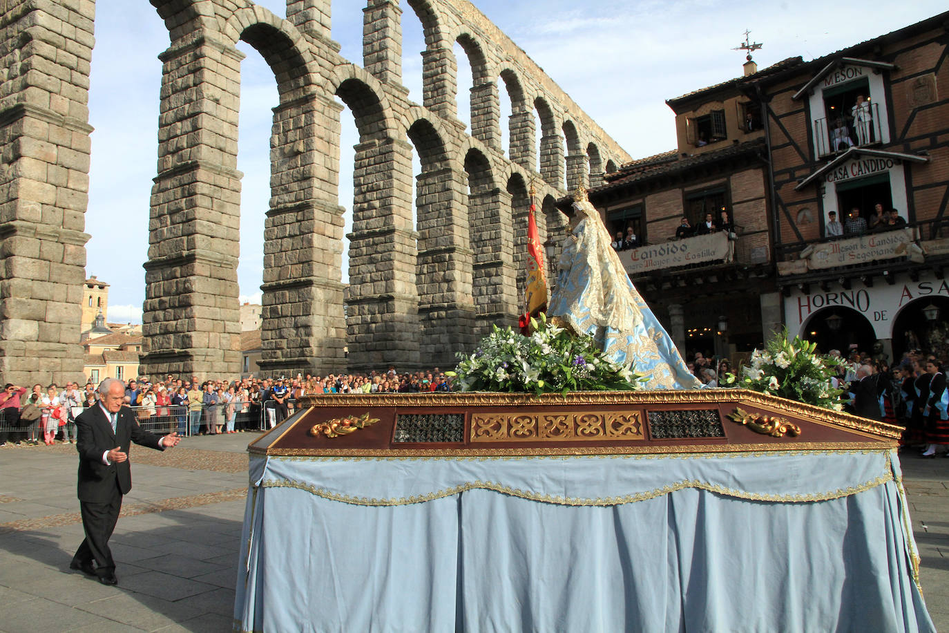 Bajada de la Virgen de la Fuencisla, desde la Catedral hasta su santuario.
