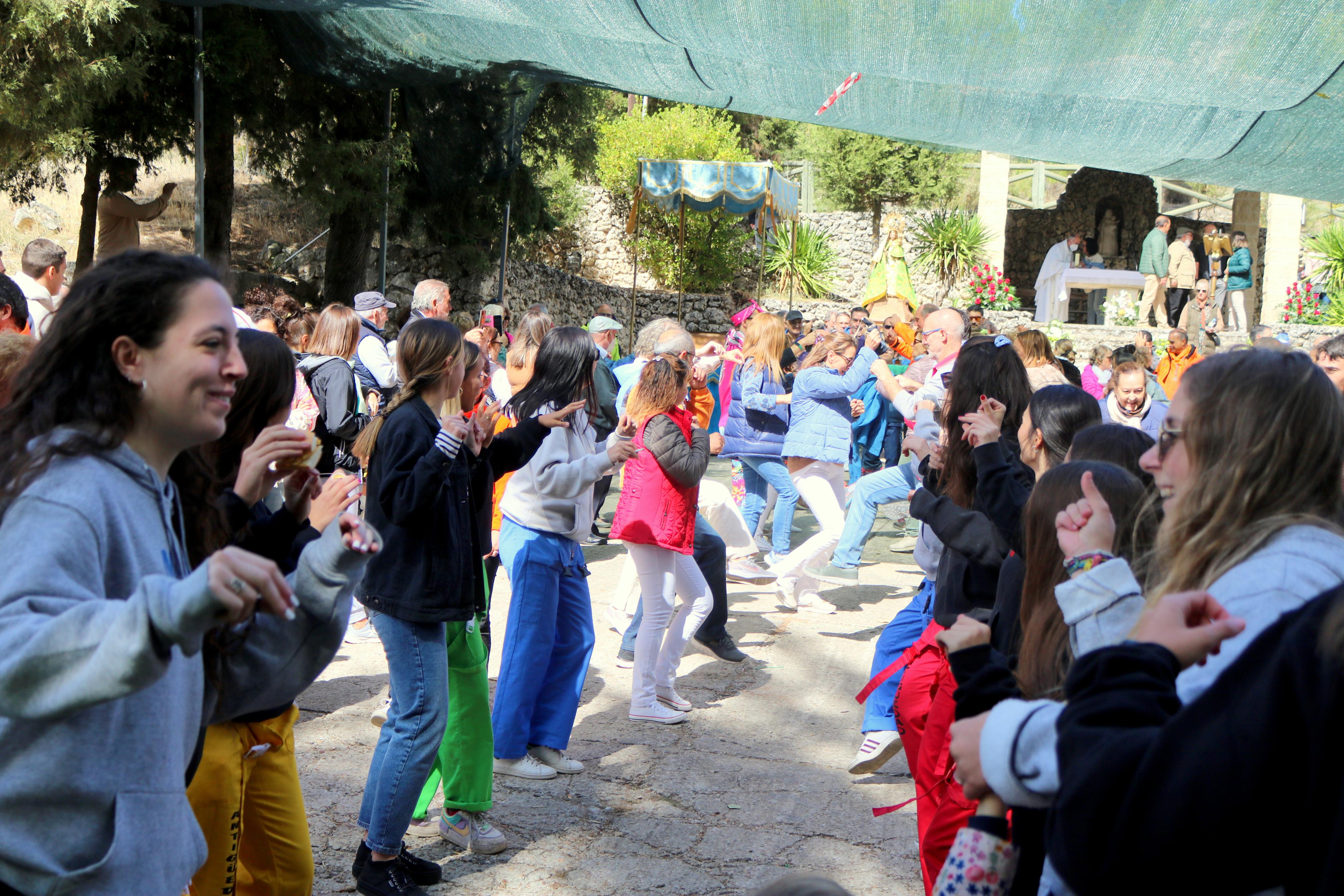 Numerosos cofrades y devotos se reunieron para celebrar la fiesta de Nuestra Señora de Garón