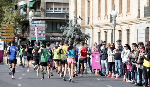 Fotos: La trigésima tercera edición Media Maratón de Valladolid en imágenes (1/2)