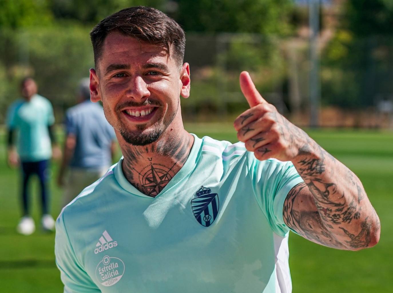 Luis Pérez, pulgar hacia arriba, durante un entrenamiento. 