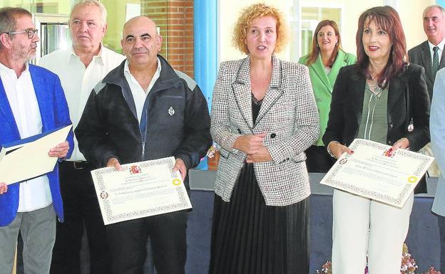 Acto de reconocimiento a trabajadores de Perogordo, ayer, con asistencia institucional. 