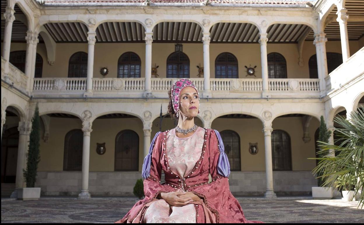 Personaje de una de las visitas teatralizadas en palacios de la ciudad. 