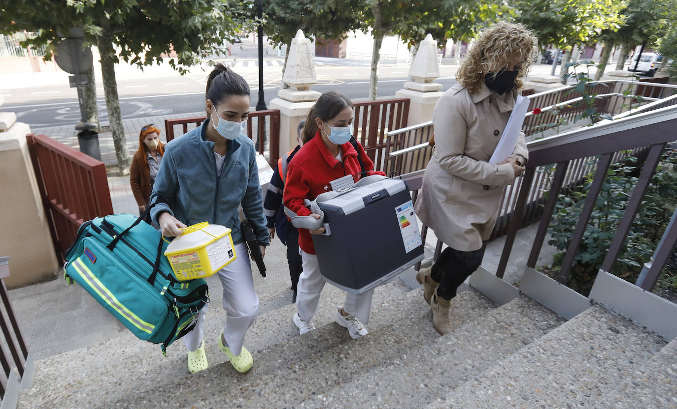 Fotos: La cuarta dosis de la covid se aplica ya en las residencias de Palencia