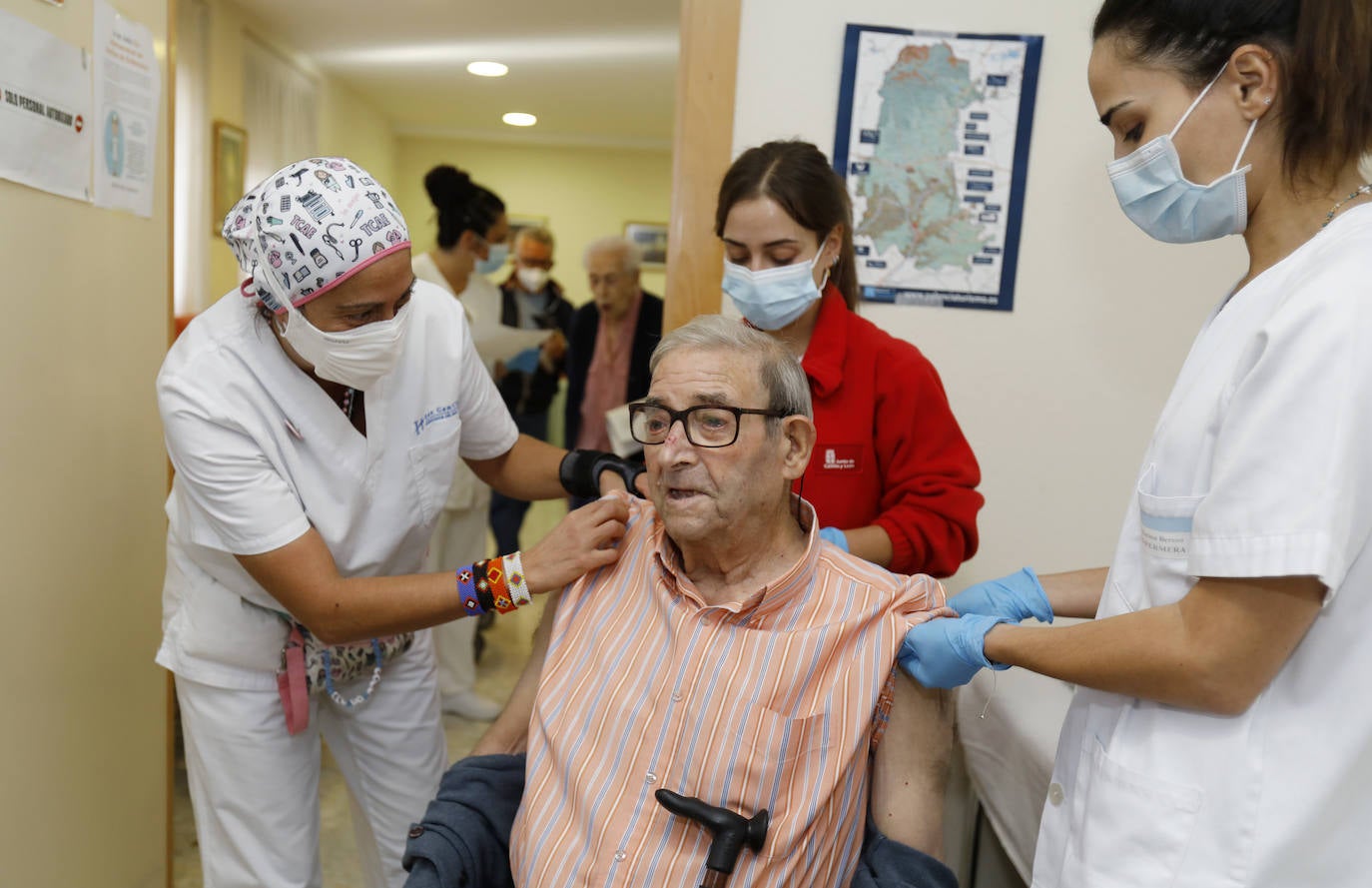 Fotos: La cuarta dosis de la covid se aplica ya en las residencias de Palencia