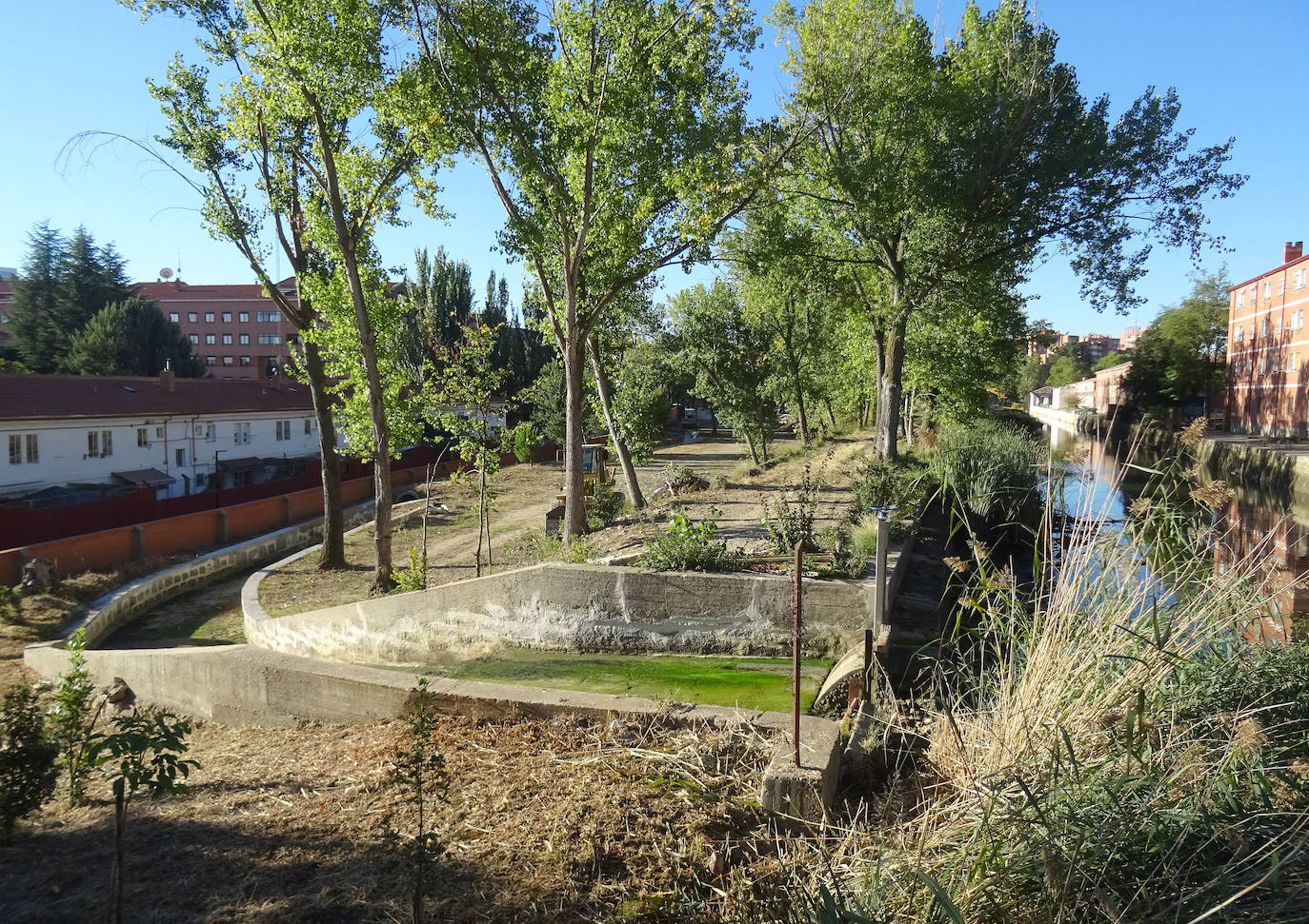 Fotos: La dársena del Canal de Castilla en Valladolid vuelve a llenarse de agua