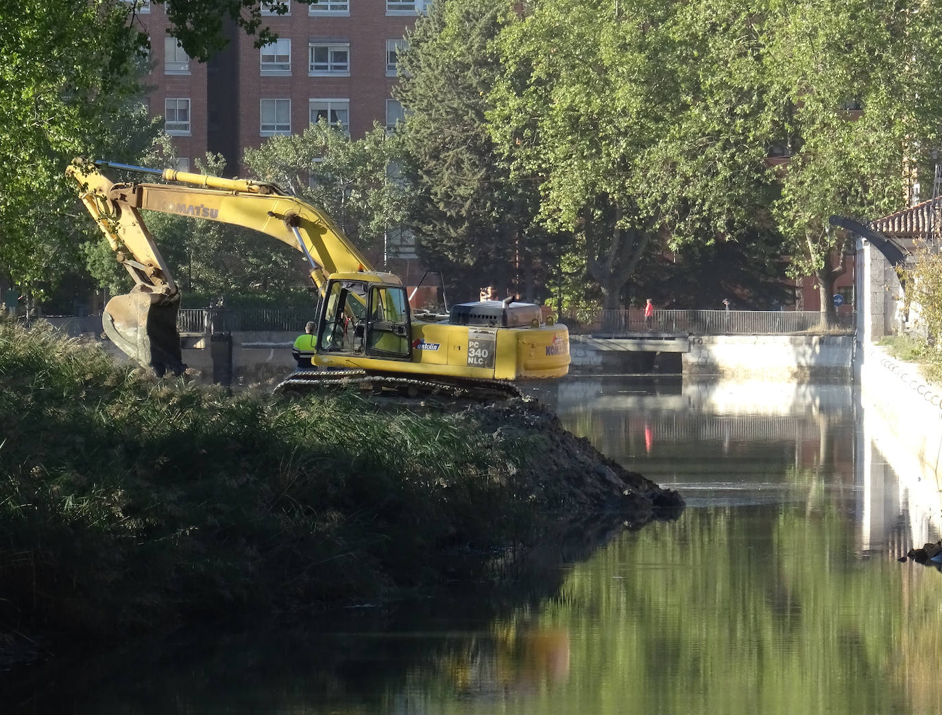 Fotos: La dársena del Canal de Castilla en Valladolid vuelve a llenarse de agua