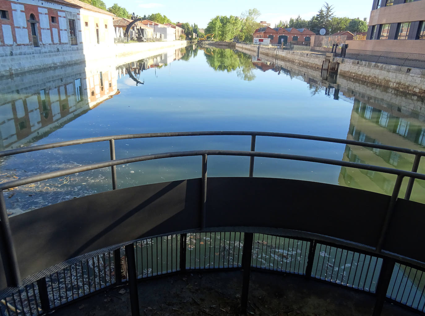 Fotos: La dársena del Canal de Castilla en Valladolid vuelve a llenarse de agua