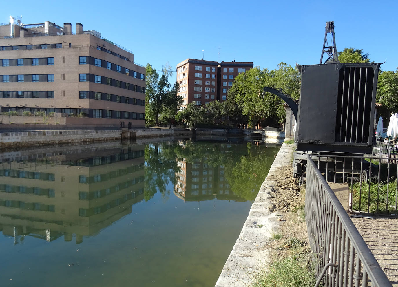 Fotos: La dársena del Canal de Castilla en Valladolid vuelve a llenarse de agua