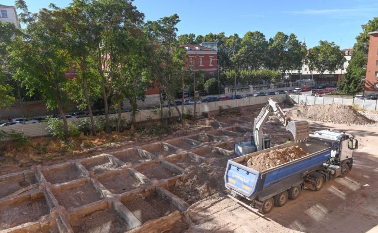 Obras del Clínico en la calle Sanz y Forés.