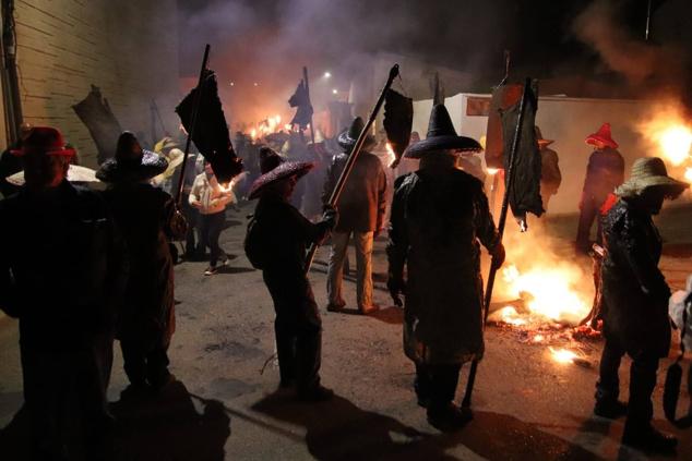 Fotos: La procesión Cívica de El Vítor de Mayorga, en imágenes