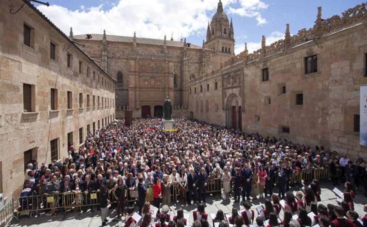 Un encuentro de exalumnos durante el octavo centenario de la Usal.