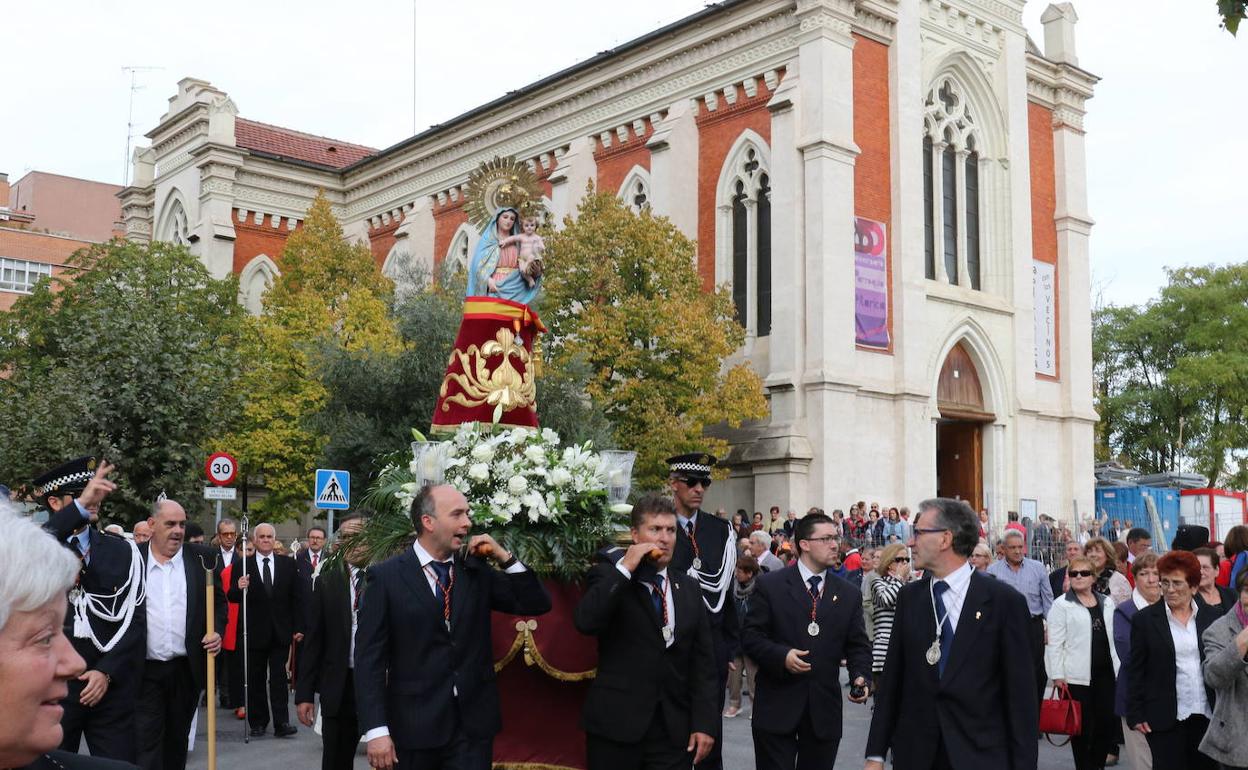 Procesión con la Virgen del Pilar en una edición pasada de las fiestas del barrio de Pilarica.